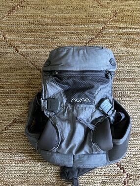 Nuna Carrier Gray